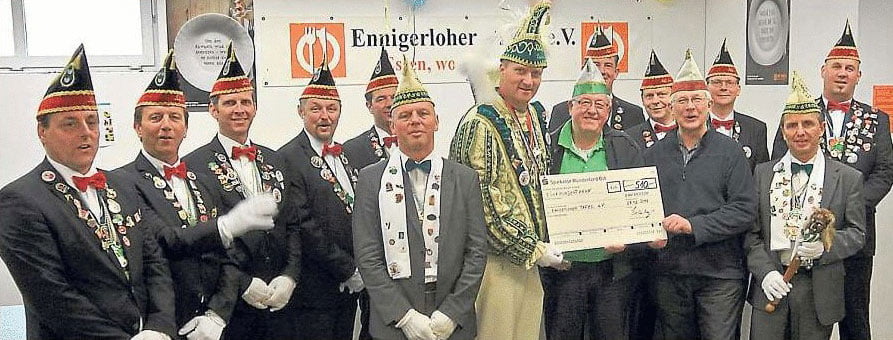 Prinz Volker I. übergibt Spende an die Tafel
